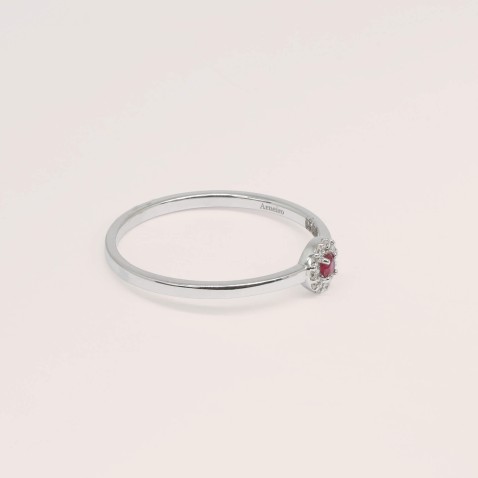 18K Gold Engagement Ring with Ruby and Diamonds | Cores Preciosas