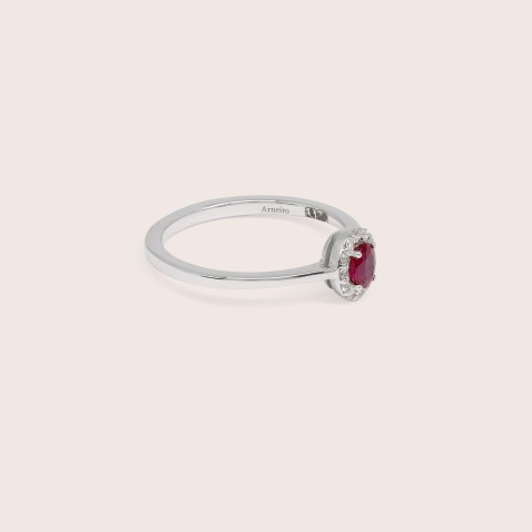 18K White Gold Engagement Ring with Ruby and Diamonds | Cores Preciosas