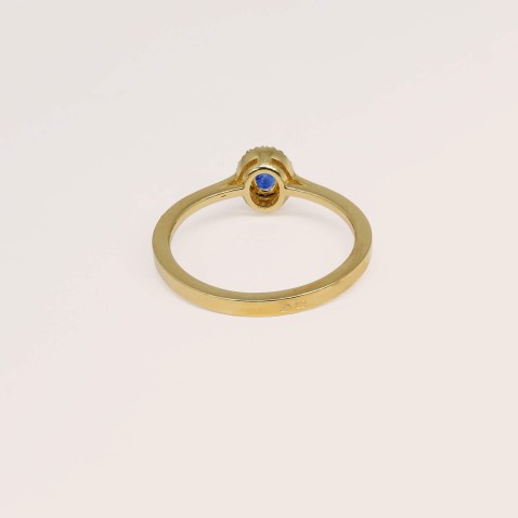 18K Yellow Gold Engagement Ring with Sapphire and Diamonds | Cores Preciosas