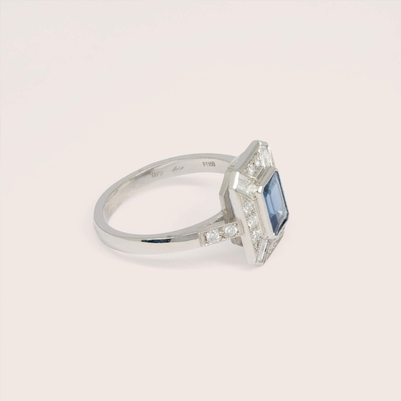 Platinum Ring with Ceylon Sapphire and Diamonds | Special Moments