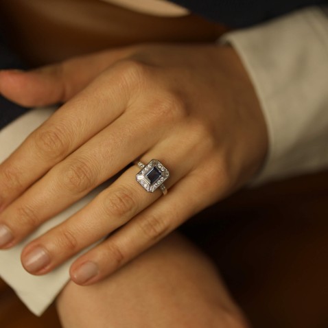 Platinum Ring with Ceylon Sapphire and Diamonds | Special Moments