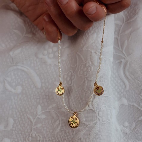 "Be Happy" Necklace in 19,2K Gold with Freshwater Pearls | Lembran�a