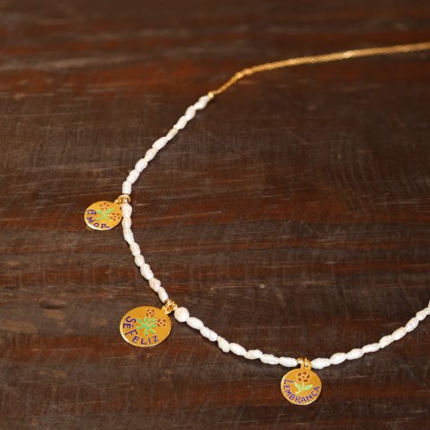 "Be Happy" Necklace in 19,2K Gold with Freshwater Pearls | Lembran�a