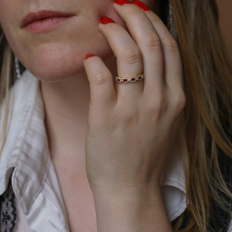 19.2K Gold Engagement Ring with Rubies and Diamonds | Cores Preciosas