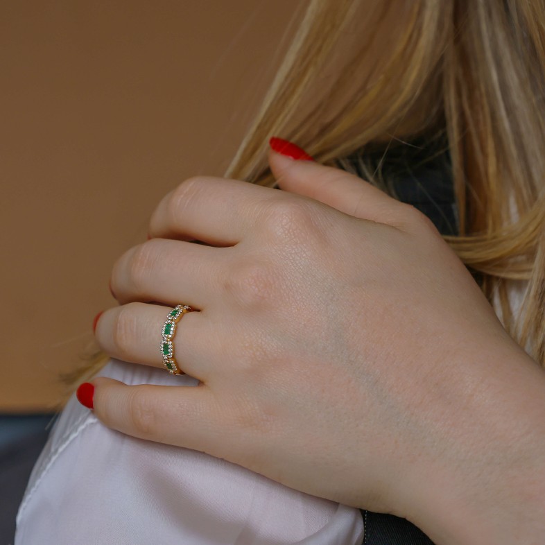 19.2K Gold Engagement Ring Emeralds and Diamonds | Cores Preciosas