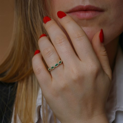 Anel de Noivado Ouro Amarelo 19.2K Esmeraldas e Diamantes | Cores Preciosas
