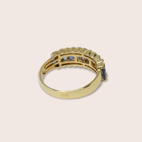 19.2K Gold Engagement Ring with Sapphires and Diamonds | Cores Preciosas