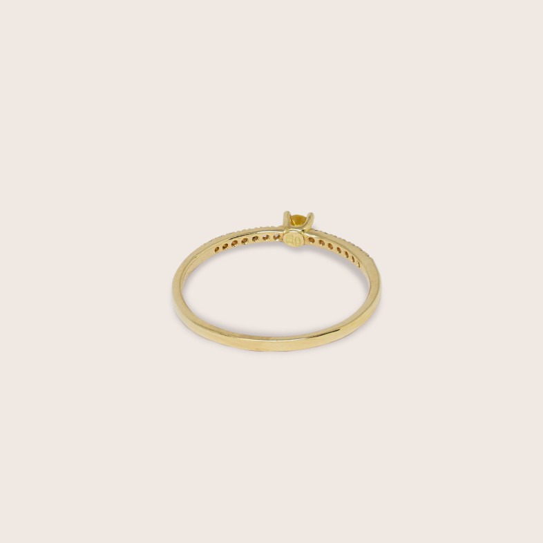 18K Gold Engagement Ring with Yellow Sapphire and Diamonds | Cores Preciosas