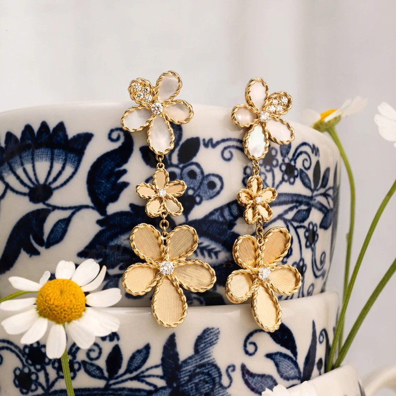 Earrings 18k gold diamonds and mother of pearl | Jasmine