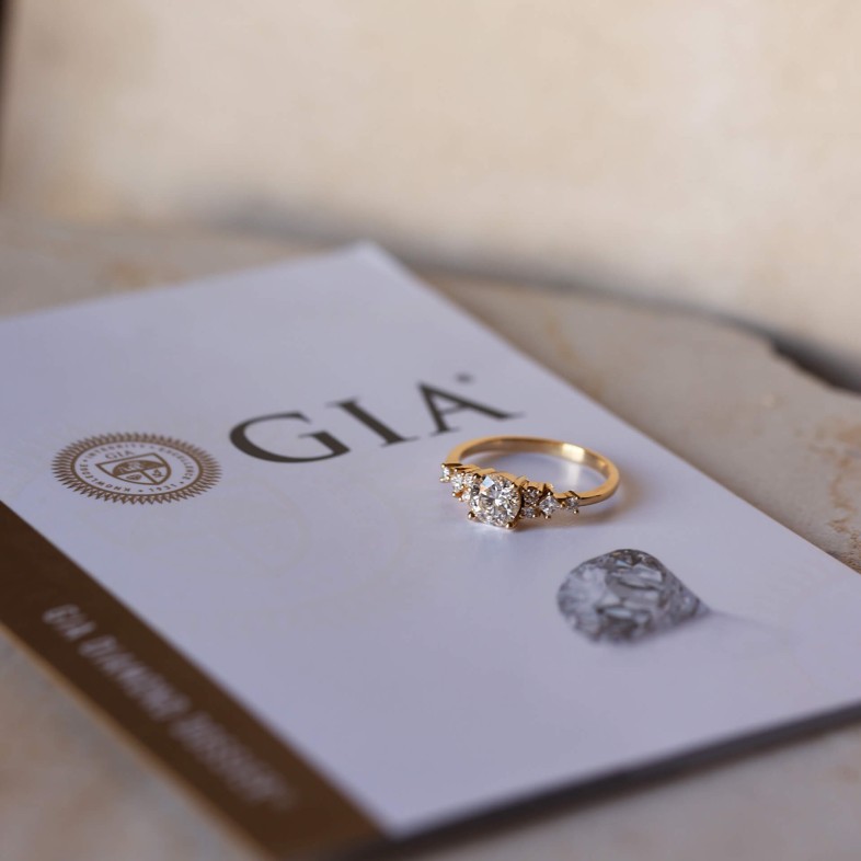 19.2K Gold Engagement Ring with Diamonds | Special Moments