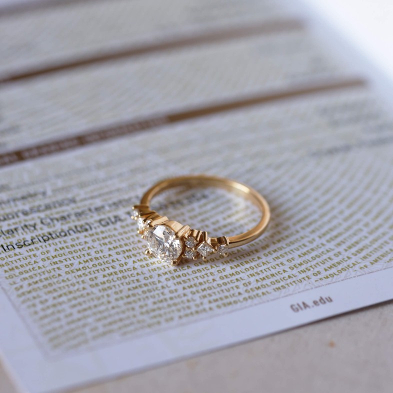 19.2K Gold Engagement Ring with Diamonds | Special Moments