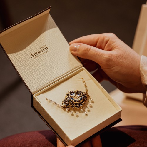 Arneiro Collections