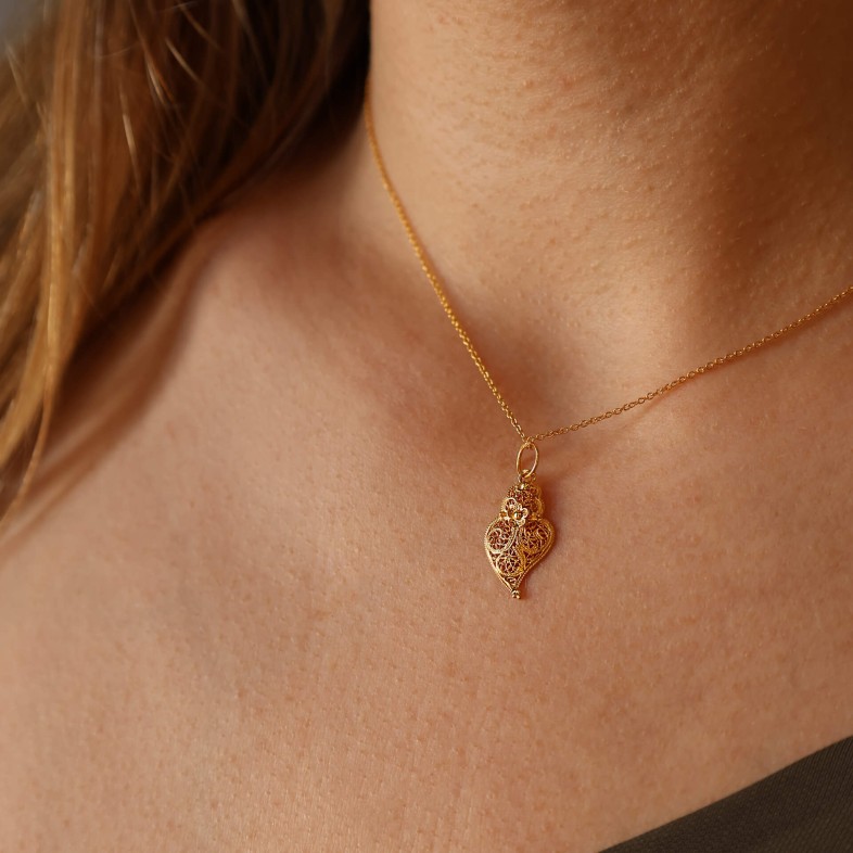 19.2K Gold �Cora��o de Viana� Pendant | Filigree