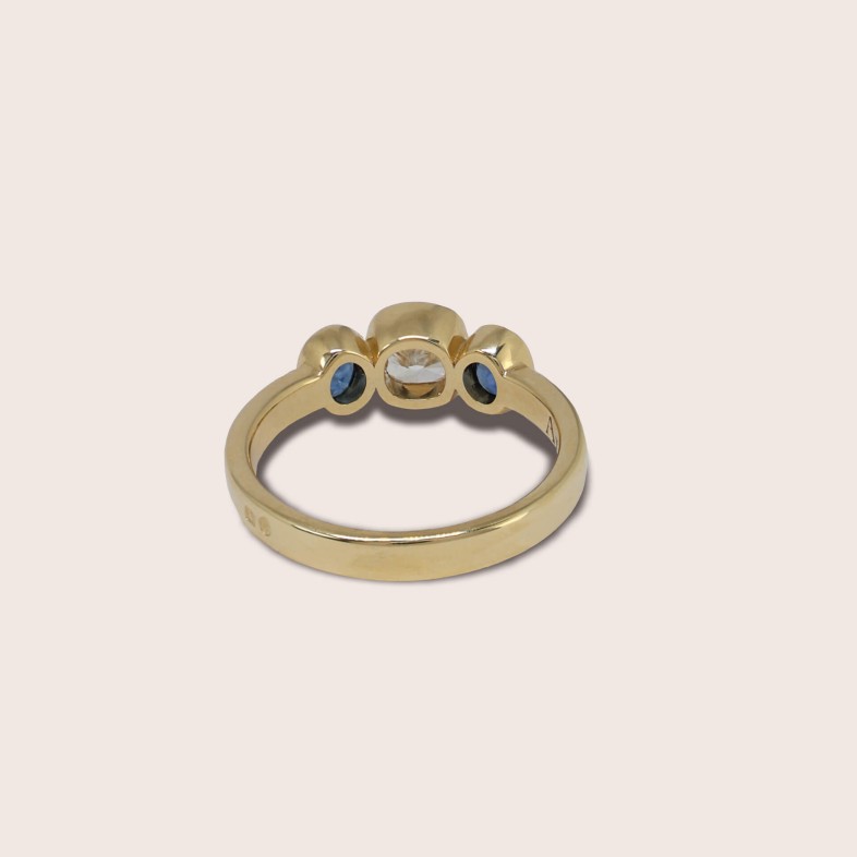 19.2K Gold Ring with Cushion-Cut Diamond and Sapphires | Special Moments
