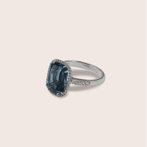 18K White Gold Ring Blue Topaz and Diamonds | Precious Colors