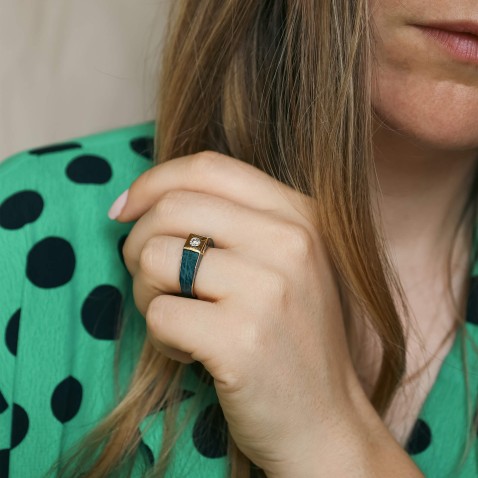 19.2K Gold Ring with Blue Lacquer and Diamond | Special Moments