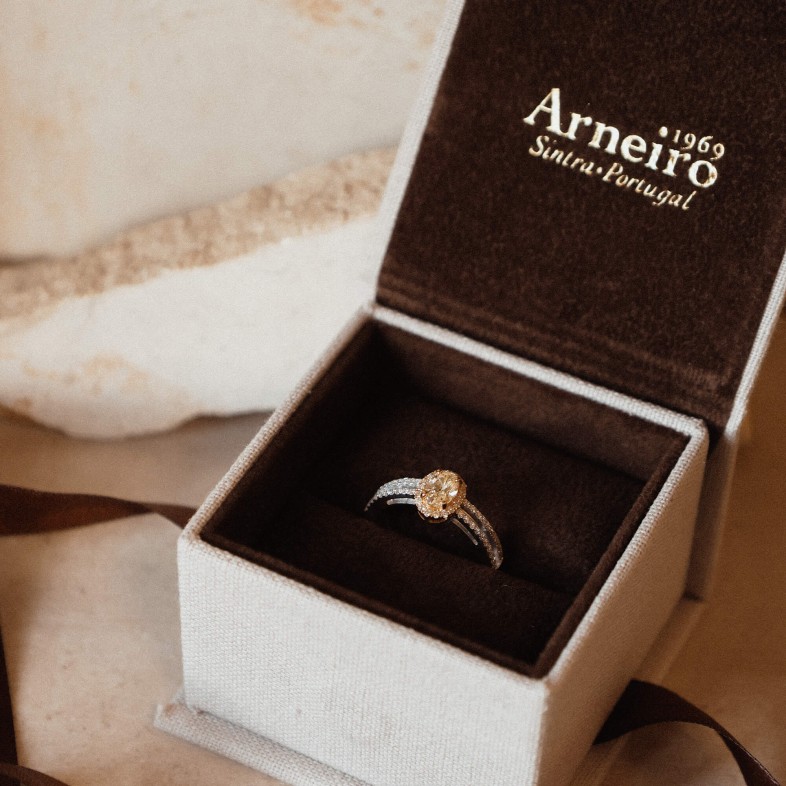 Anel Halo Ouro 18K Diamante Amarelo Oval | Special Moments